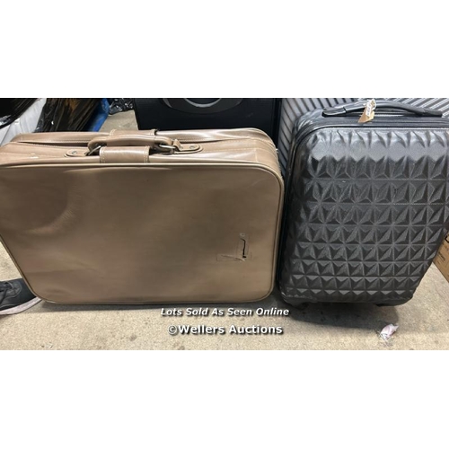 5379 - PRE-OWNED LUGGAGE: X2 INCL. TRAVELER