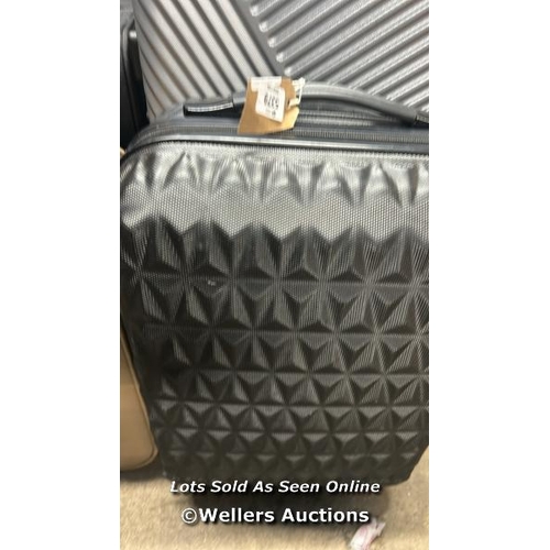 5379 - PRE-OWNED LUGGAGE: X2 INCL. TRAVELER