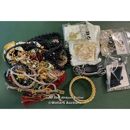 9586 - BAG OF FASHION JEWELLERY