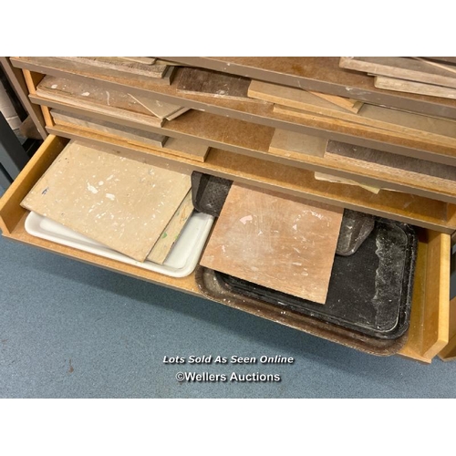 2008 - Quantity of assorted wooden and plastic pottery boards, various sizes / Scotch Horn Leisure Centre, ... 