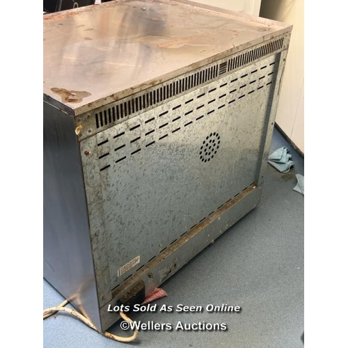 2024 - Lincat V74 fan assisted oven, with x3 internal metal racks, 67cm h x 75cm w x 60cm d / Scotch Horn L... 