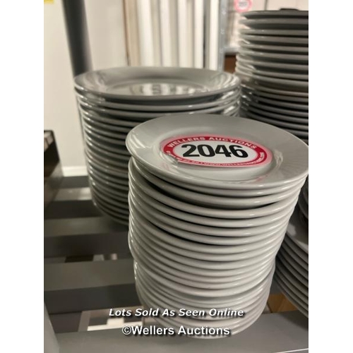 2046 - Approx. x100 plates and saucers, various sizes / Castlewood, Tickenham Road, Clevedon, BS21 6FW