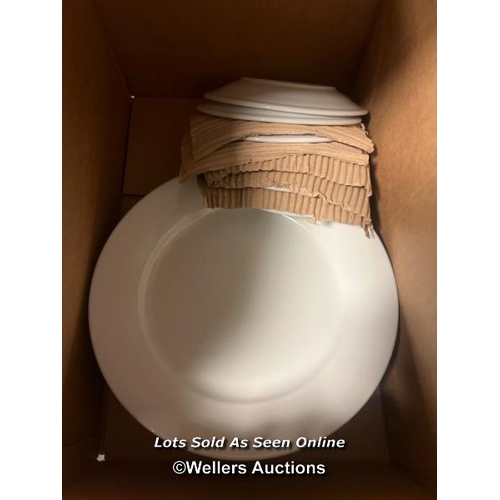 2059 - Box of assorted plates / Castlewood, Tickenham Road, Clevedon, BS21 6FW