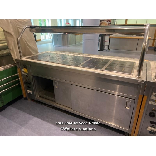 2070 - Commercial electric hot cupboard and canteen serving station, with overhead gantry light, 136cm h x ... 