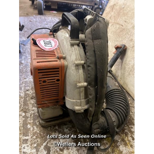 2087 - Stihl BR420 petrol backpack leaf blower, missing front pull start mechanism  / Towerhead Farm, Tower... 