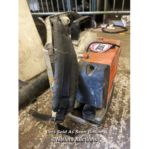 2087 - Stihl BR420 petrol backpack leaf blower, missing front pull start mechanism  / Towerhead Farm, Tower... 