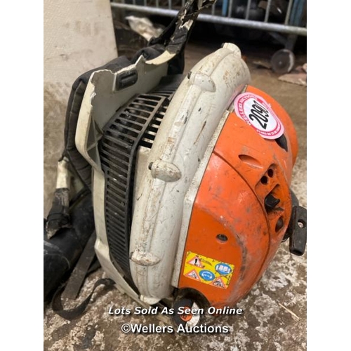 2090 - Stihl BR500 petrol backpack leaf blower / Towerhead Farm, Towerhead, Banwell, BS29 6PQ