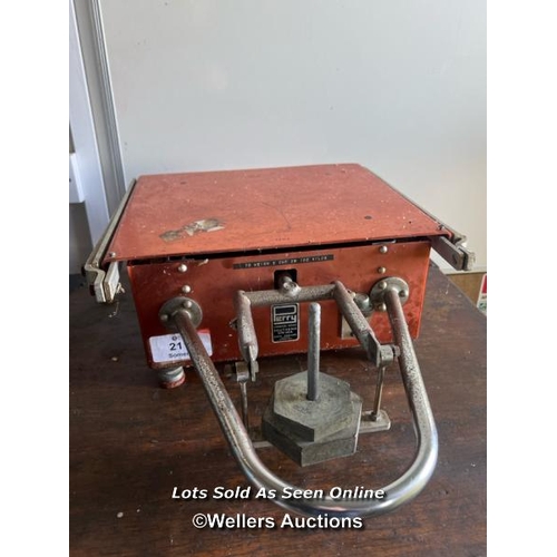 2119 - Vintage sack scales by Perry, London Road, Sounthend-on-Sea, historically used by trading standards,... 