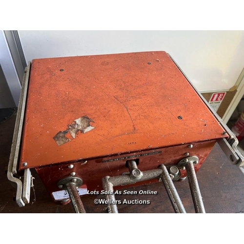 2119 - Vintage sack scales by Perry, London Road, Sounthend-on-Sea, historically used by trading standards,... 