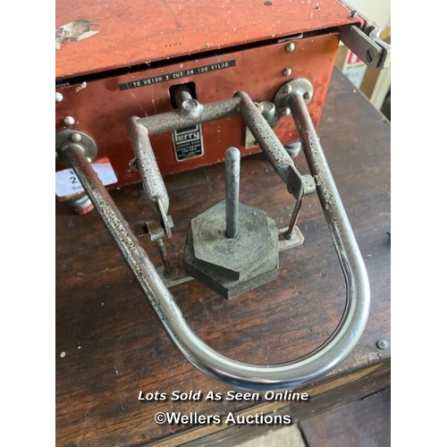 2119 - Vintage sack scales by Perry, London Road, Sounthend-on-Sea, historically used by trading standards,... 