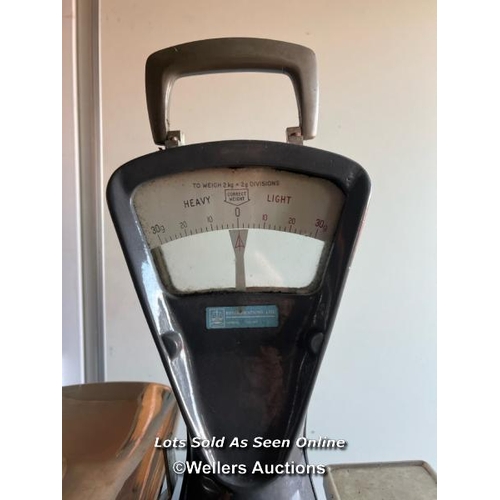 2123 - Reverifications Ltd. London scales, Serial No: 49169, to weigh 5LB, 52cm h / Towerhead Farm, Towerhe... 