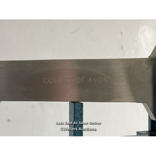 2136 - 5kg beam scale for County of Avon by Reverifications Ltd, 52cm h x 41cm w x 23cm d / Towerhead Farm,... 