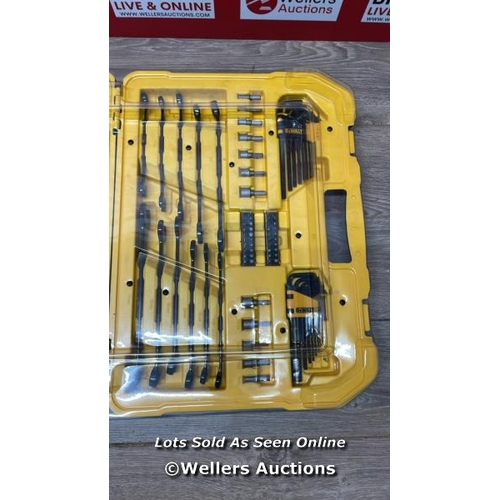 6040 - DEWALT SOCKET SET - DWMT81531 1 / APPEARS NEW / OPEN BOX / D19