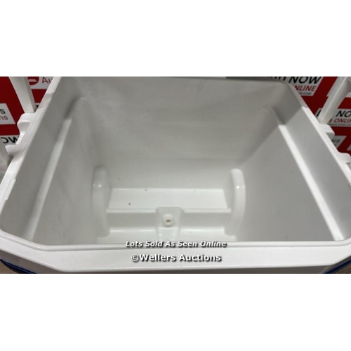 6055 - IGLOO MAX COLD 58 LITRE ROLLER COOL BOX / MINIMAL SIGNS OF USE / LID BROKEN  / P3