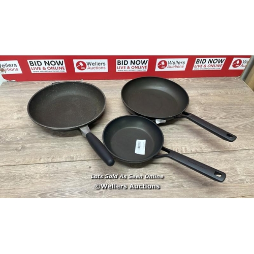 6062 - KITCHENAID HAND ANODISED FRY PAN SET / SIGNS OF USE / D20