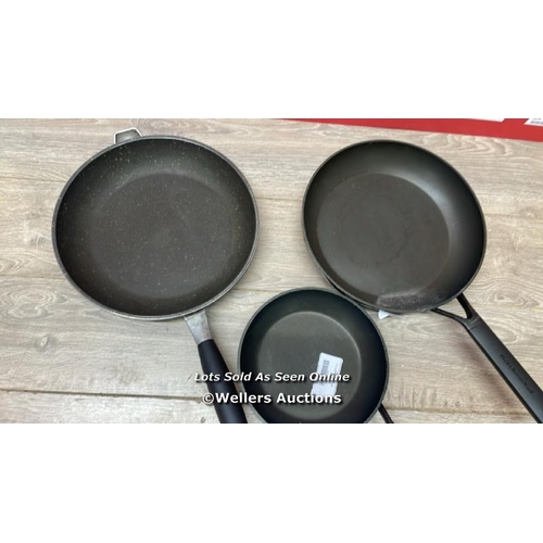 6062 - KITCHENAID HAND ANODISED FRY PAN SET / SIGNS OF USE / D20