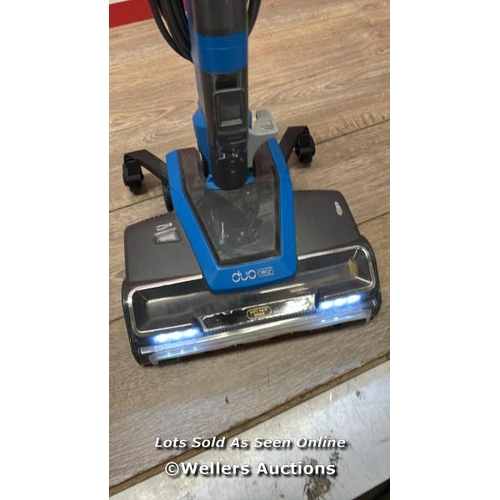 6658 - SHARK HZ400UKT CORDED STICK VACUUM / POWERS UP / SIGNS OF USE / P10