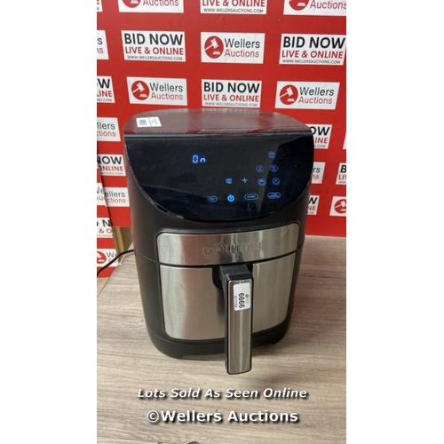 6666 - GOURMIA 6.7L DIGITIAL AIR FRYER / POWERS UP / SIGNS OF USE  / E44