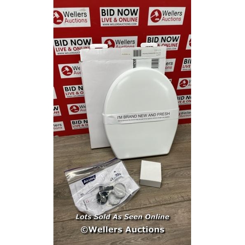 6677 - ROPER RHODES TOILET SEAT / APPEARS NEW OPEN BOX  / E44