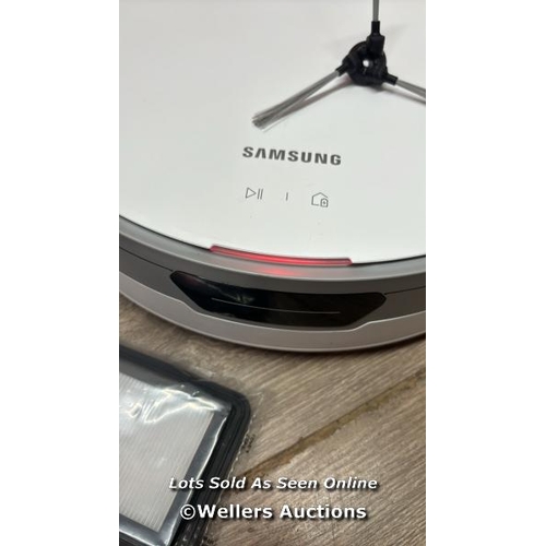 6718 - SAMSUNG JET BOT ROBOT VACUUM CLEANER / POWERS UP / SIGNS OF USE / E57