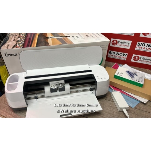 6726 - CRICUT MAKER 3 BUNDLE SMART CUTTING MACHINE & ACCESSORIES / POWERS UP / MINIMAL SIGNS OF USE / D1