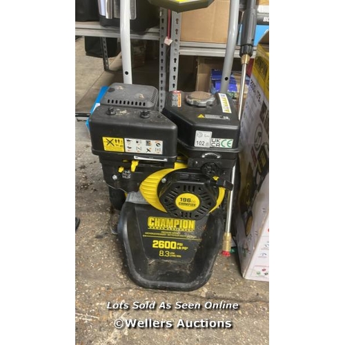 6736 - CHAMPION PETROL 2600 PSI PRESSURE WASHER / SIGNS OF USE / PALLET