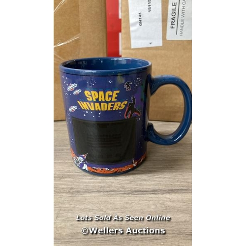 7020 - X2 NEW SPACE INVADERS HEAT CHANGE MUG / B31