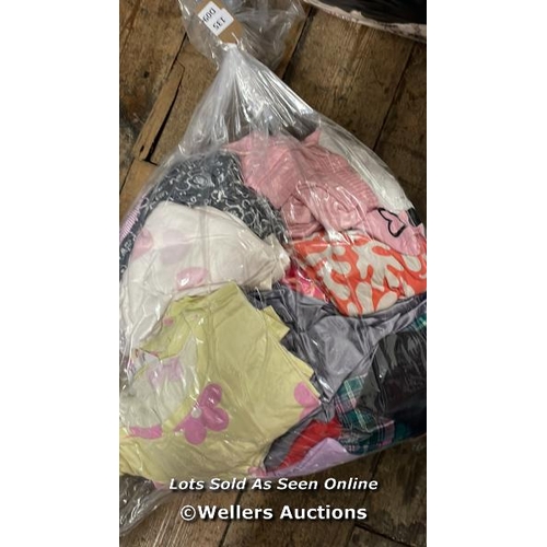 652 - BAG OF PRE OWNED CHILDREN CLOTHES