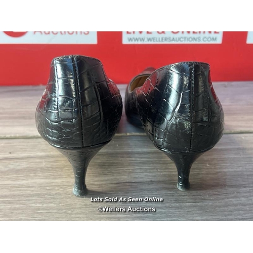 3213 - LADIES PRE-OWNED LUCY CHOI HEELS / EU SIZE 39 / ONE HEEL DAMAGED(SEE IMAGES) / G70