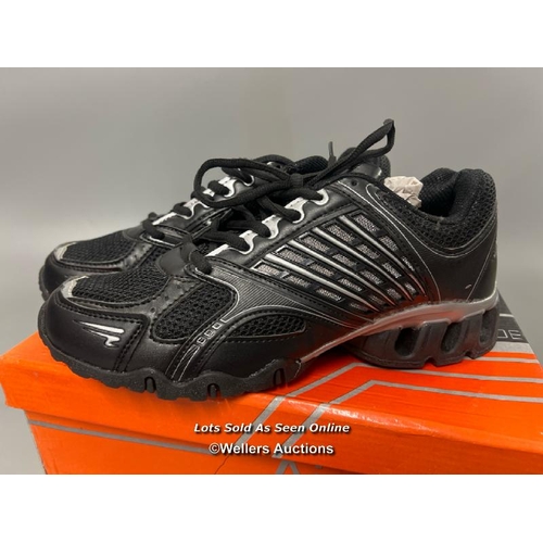 3246 - GENTS NEW AIRTECH SPORTS TRAINERS / UK 7 / T32