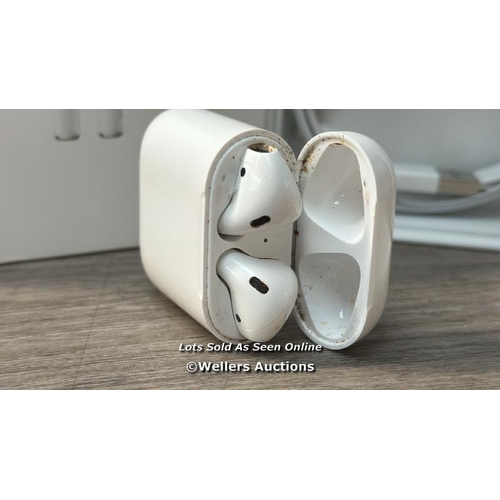 8278 - APPLE AIRPODS / 2ND GEN / WITH CHARGING CASE / MV7N2ZMA / SIGNS OF USE / CONNECTS AND PLAYS MUSIC / ... 