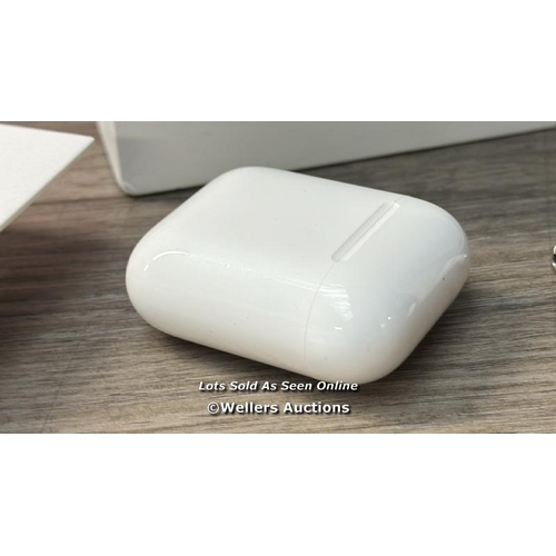 8280 - APPLE AIRPODS / 2ND GEN / WITH CHARGING CASE / MV7N2ZMA / MINIMAL, IF ANY SIGNS OF USE / CONNECTS AN... 