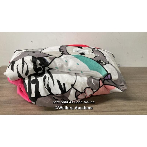 4006 - SQUISHMALLOWS THROW - 127CM X 177CM / SIGNS OF USE / C2