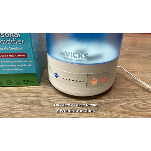 4022 - VICKS PERSONAL HUMIDIFIER / POWERS UP / SIGNS OF USE / C3