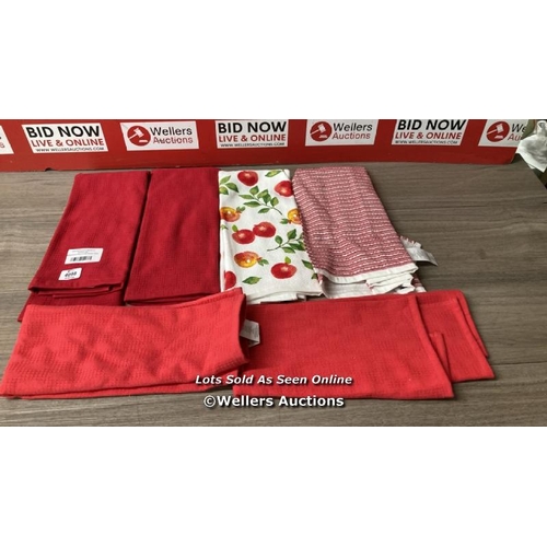 4098 - KITCHENAID 6 PIECE PRINTED KITCHEN TOWELS / MINIMAL IF ANY SIGNS OF USE  / B2