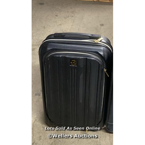 4882 - PR OWNED LUGGAGE X2 INC. CLOS WILSON  / G77