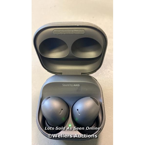 9682 - SAMSUNG EARBUDS WITH CHARGE CASE / SMR510 / SN: RF2W304JT9R