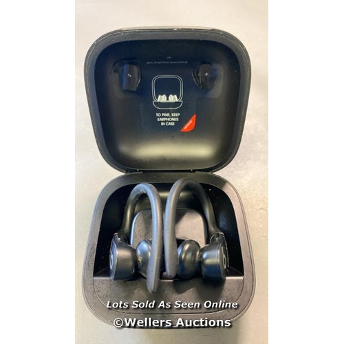 9689 - BEATS APPLE EARPHONES WITH CHARGE CASE / A2078 / SN: H2GFK069PXLL