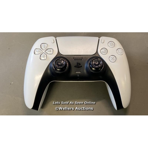 9711 - SONY WIRELESS GAME CONTROLLER / CFI-ZCT1W - SILVER AND BLACK