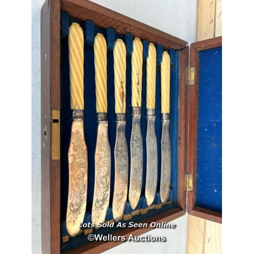 10 - A full set of twelve decorative fish knives with floral engravings to the blade, each knife approx. ... 