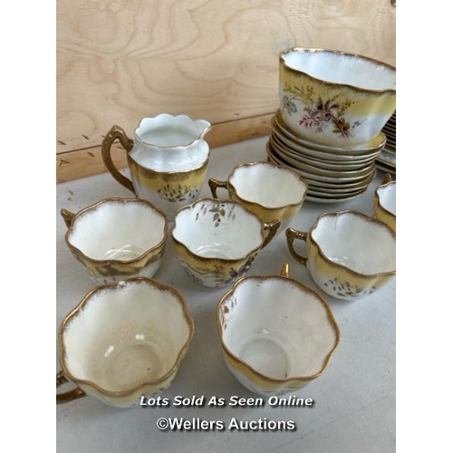 18 - A thirty-four piece foliate patterned part dinner service - NO VAT ON HAMMER / Container No: 240740