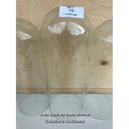 19 - Three large glass domes, probably for taxidermy, largest 44cm h x 17cm dia at base - NO VAT ON HAMME... 