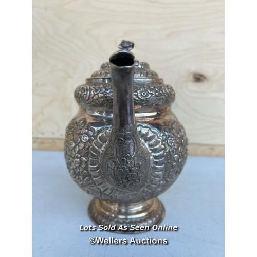 4 - A silver plated tea pot with ornate and decorative floral patterning, weighs 875g - NO VAT ON HAMMER... 