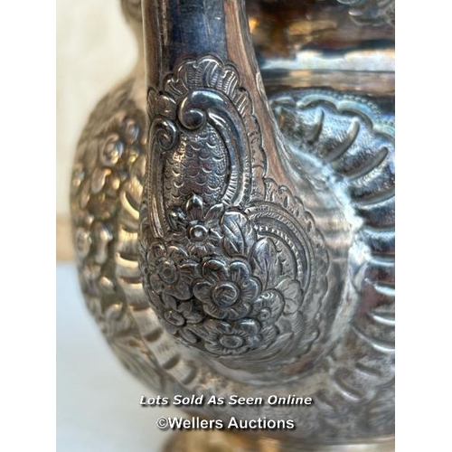 4 - A silver plated tea pot with ornate and decorative floral patterning, weighs 875g - NO VAT ON HAMMER... 