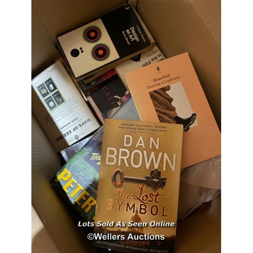 14 - Box of assorted books, linen and electric candles / VAT applies to the hammer price on this lot / Co... 