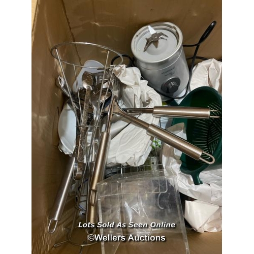 16 - Box of assorted kitchenware incl. utensils, glassware and blender / VAT applies to the hammer price ... 