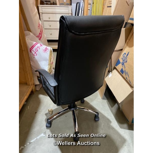 30 - Black faux leather office chair, 113cm h / VAT applies to the hammer price on this lot / Container n... 