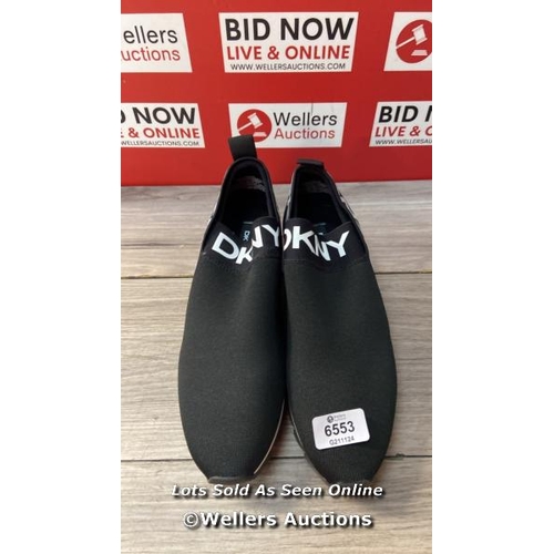 6553 - LADIES NEW DKNY SLIP ON TRAINERS - UK 6  / G4