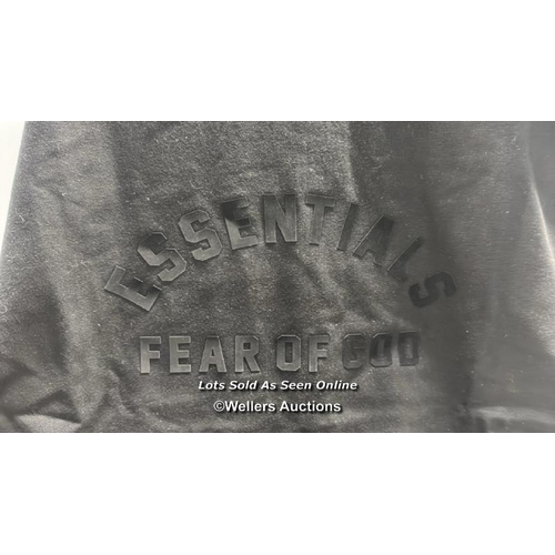 7012 - FEAR OF GOD ESSENTIALS TEE SHORT SLEEVE CENTRAL OVAL BRANDING / S / APPEARS NEW & UNWORN / SEE IMAGE... 