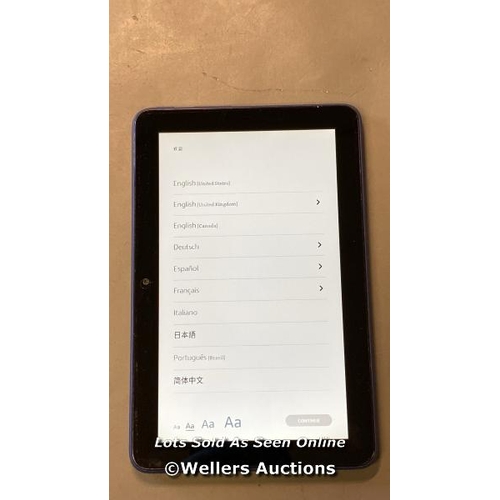 9569 - PRE OWNED AMAZON KINDLE/ MODEL P8AT8Z